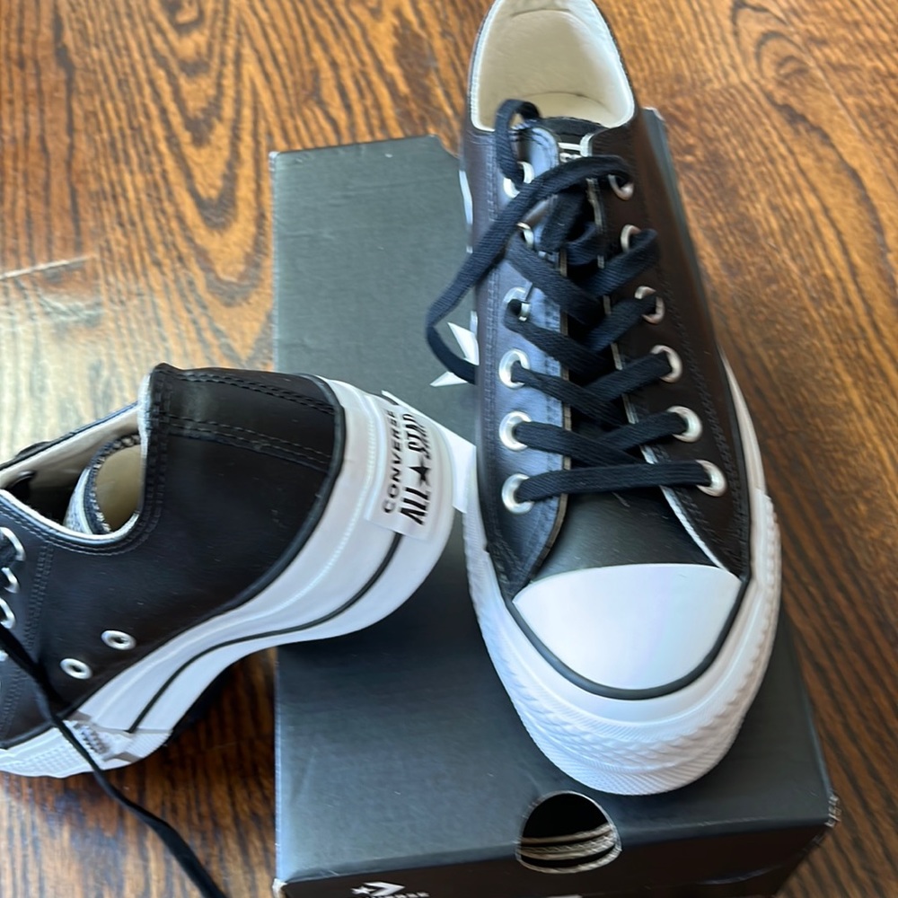 New in box CONVERSE CTAS Lift Clrean OX women’s size 6.5-leather upper